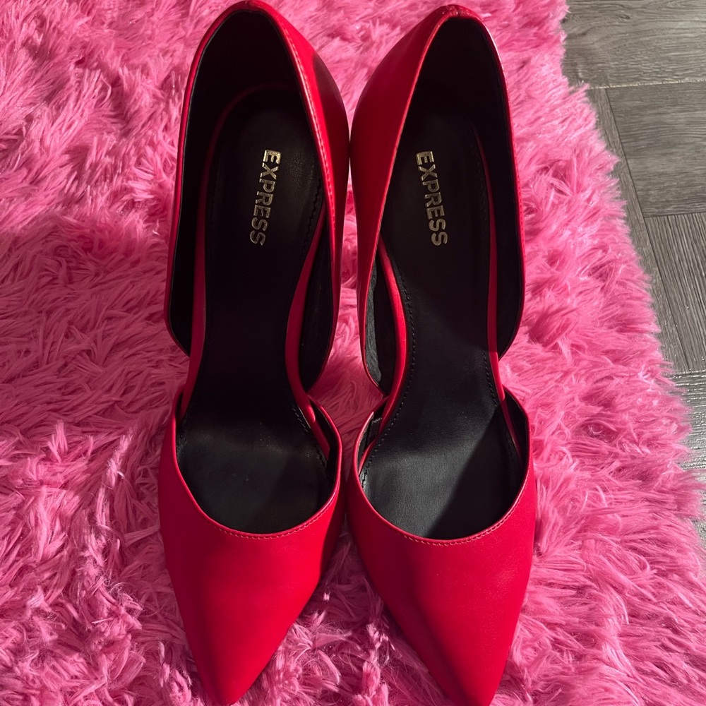 Express woman 3 in red heels